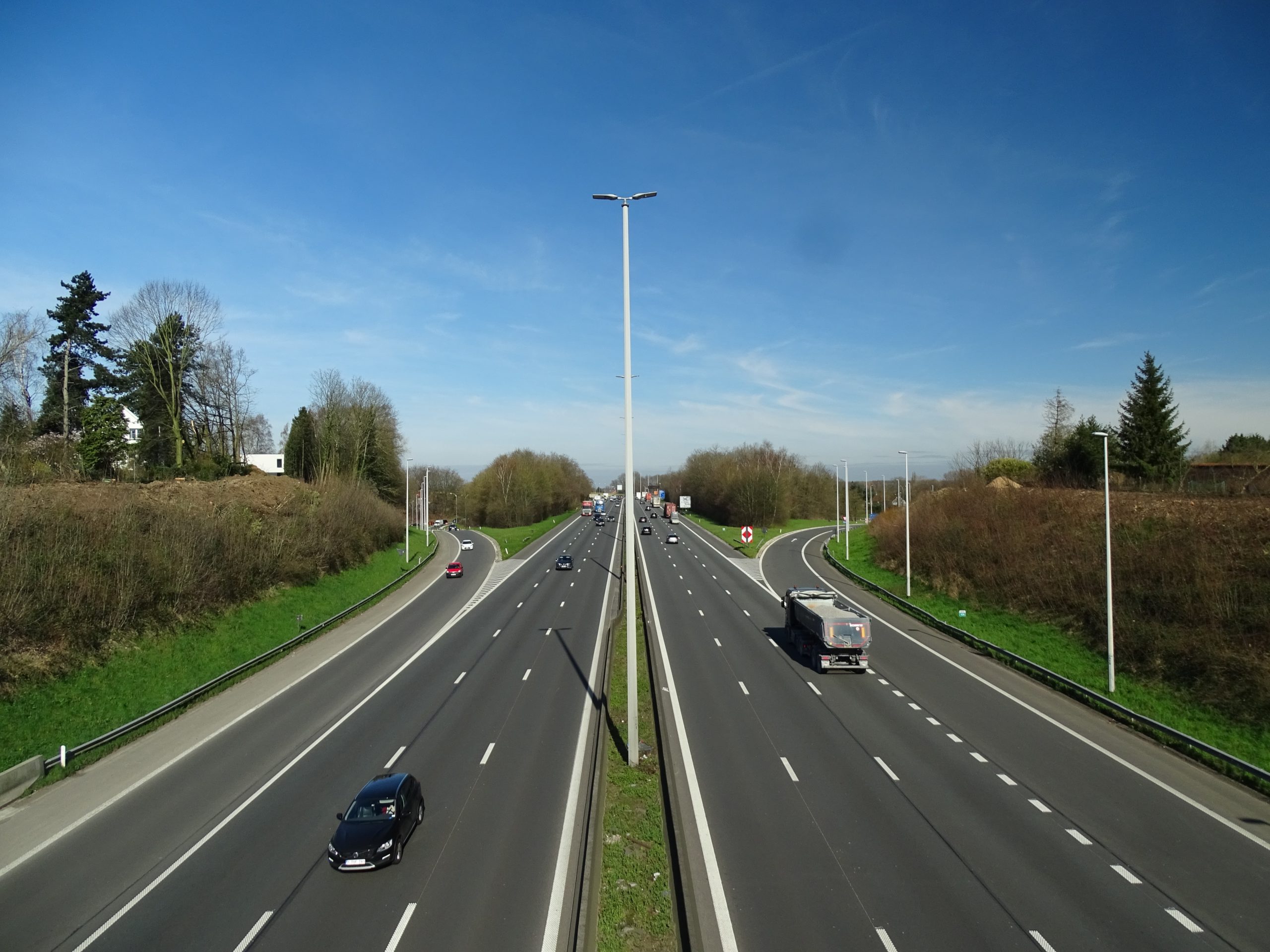 Kierowca staranował bramki na autostradzie A4