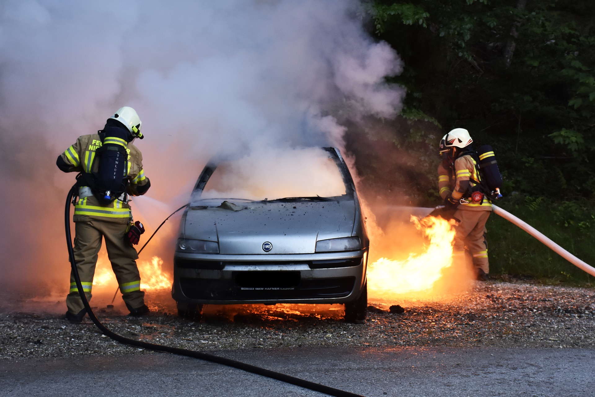 W Mysłowicach spłonęły dwa samochody