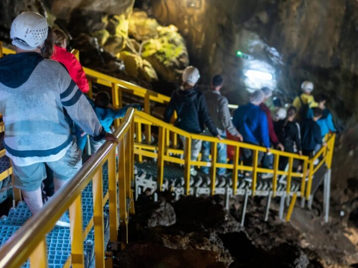 Nocne zdarzenie w kopalni Mysłowice-Wesoła: dwoje górników z urazami po wstrząsie