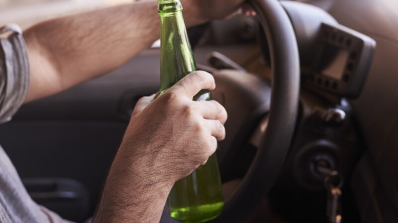 Ukraiński kierowca z prawie 2 promilami alkoholu w organizmie stracił kontrolę nad samochodem na autostradzie A4