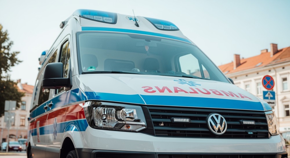 Seniorzy w Mysłowicach uczą się ratować życie dzięki strażnikom miejskim
