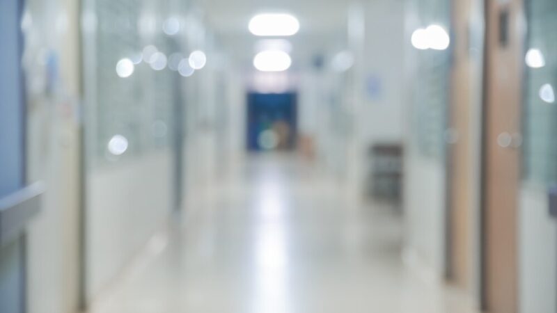 Mysłowiccy policjanci edukują dzieci o bezpieczeństwie podczas ferii