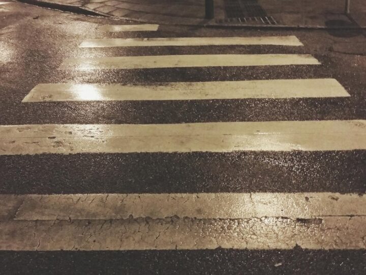 Potrącenie pieszego na ulicy Dzierżonia: 45-latek w szpitalu