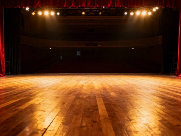 Miłość bez scenariusza: improwizowany spektakl pełen niespodzianek!