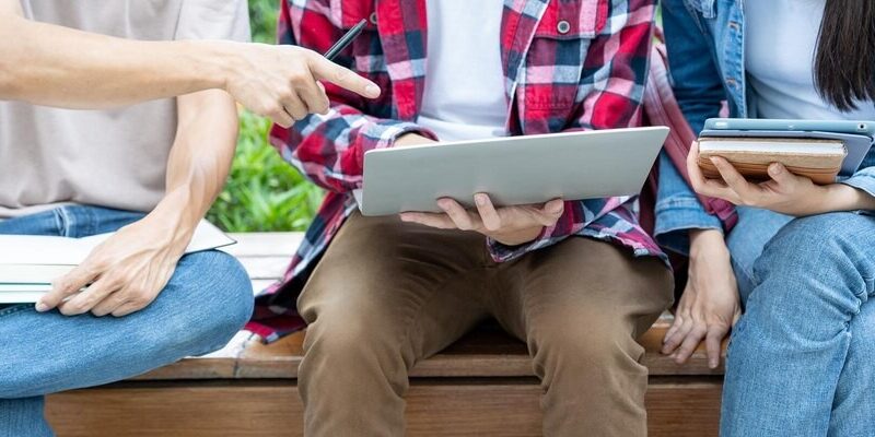 Młodzież z Mysłowic rozwija umiejętności debatanckie na warsztatach w bibliotece
