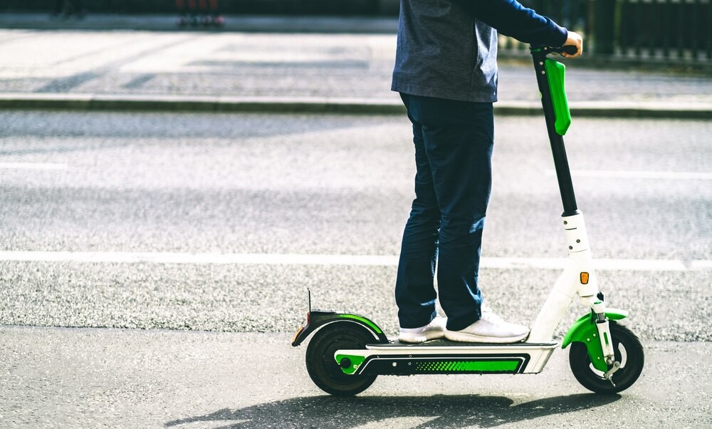 Bezpieczne korzystanie z hulajnogi elektrycznej: kluczowe zasady i przepisy