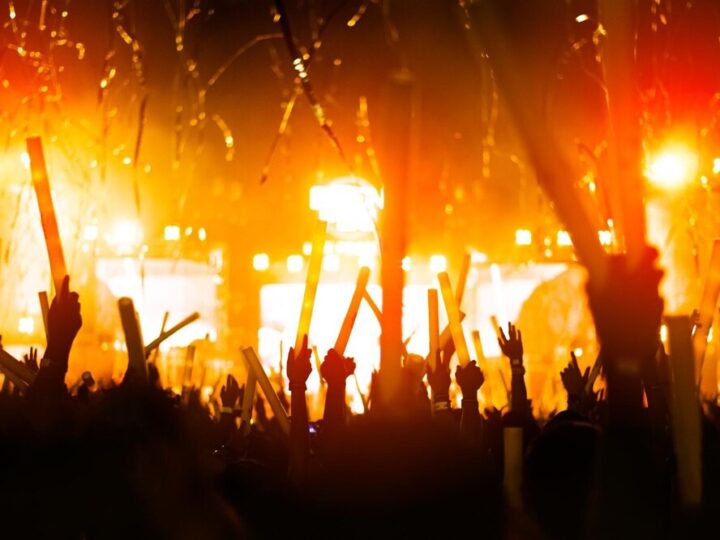 Młodzi artyści z Jaworzna oczarowali widownię premierą musicalu „Sława”