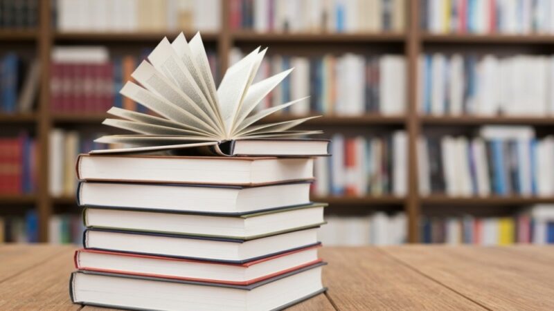 Wakacje z Biblioteką 2026: odkryj literackie i naukowe światy!