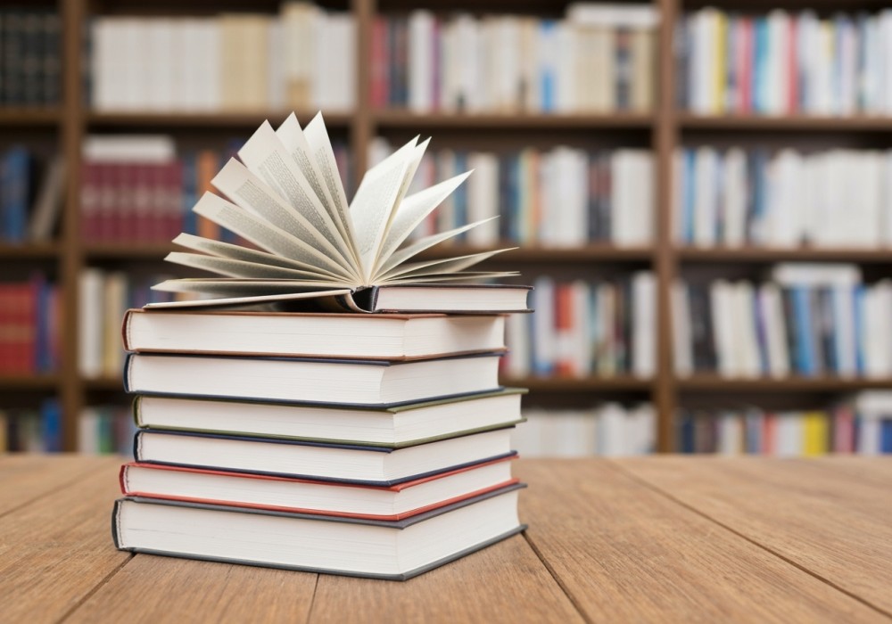 Wakacje z Biblioteką 2026: odkryj literackie i naukowe światy!