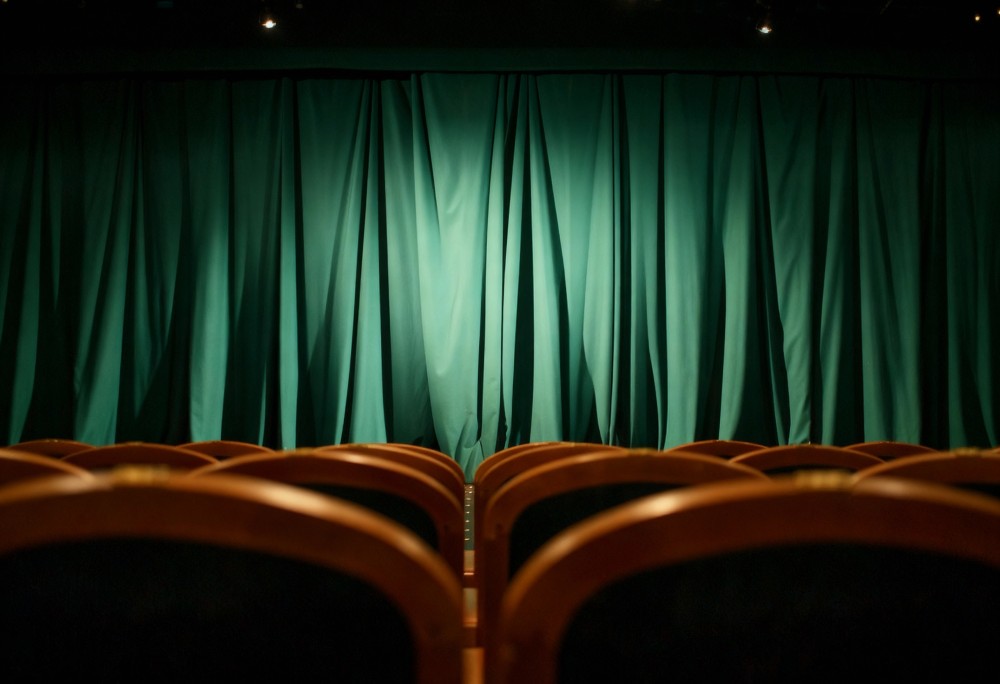Dołącz do kreatywnych warsztatów teatralnych dla młodzieży!