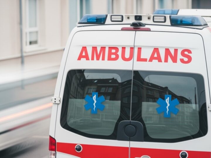 Bocianie gniazdo na słupie przy ul. Zawiszy Czarnego stwarza zagrożenie dla bezpieczeństwa