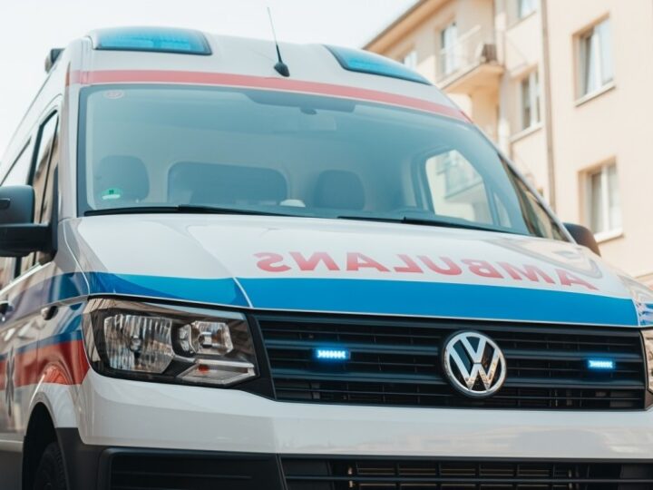 Nigdy nie zostawiaj dzieci w samochodzie w upał – to może zakończyć się tragedią!