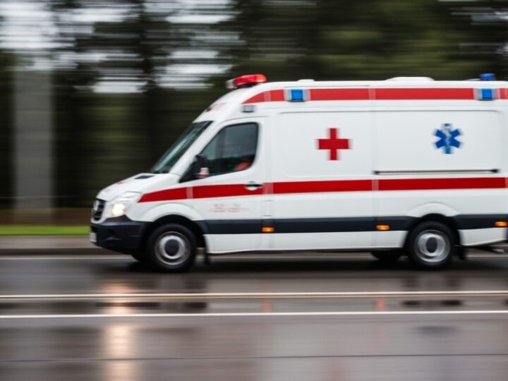 Dzielnicowi uratowali zaginionego chłopca z lasu