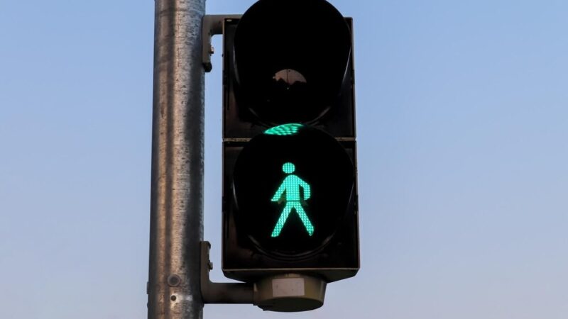 Błyśnij dla życia” – akcja na rzecz bezpieczeństwa pieszych w Katowicach
