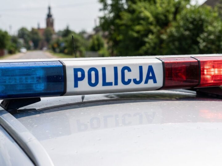 Motocyklista ukarany za jazdę na jednym kole – nowe przepisy wchodzą w życie!