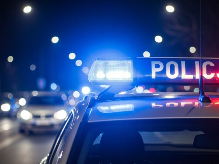 Pijany kierowca Opla na ścieżce rowerowej stwarza zagrożenie