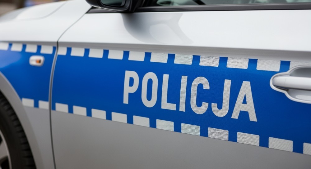 Policjanci z Świętochłowic pomogli w wymianie koła i zyskali wdzięczność mieszkańców