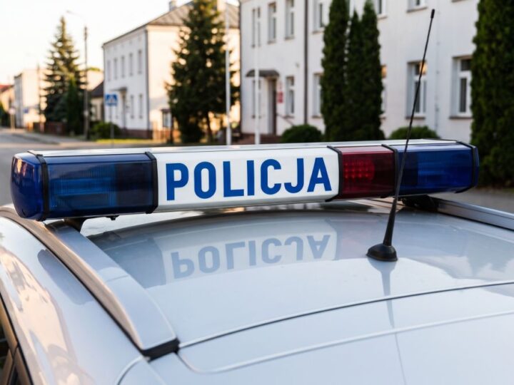 Wdzięczność dla policjantów za skuteczną pomoc w poszukiwaniach zaginionego męża