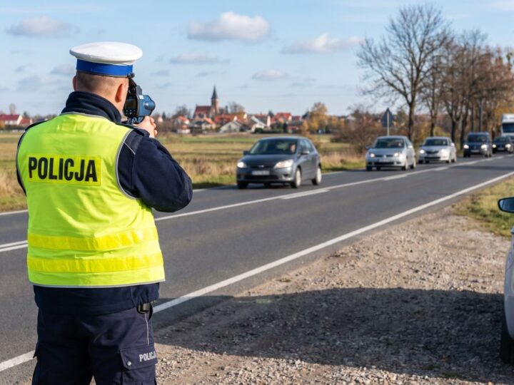 Kierowca ciężarówki na torach: Zignorował czerwone światło, stanie przed sądem
