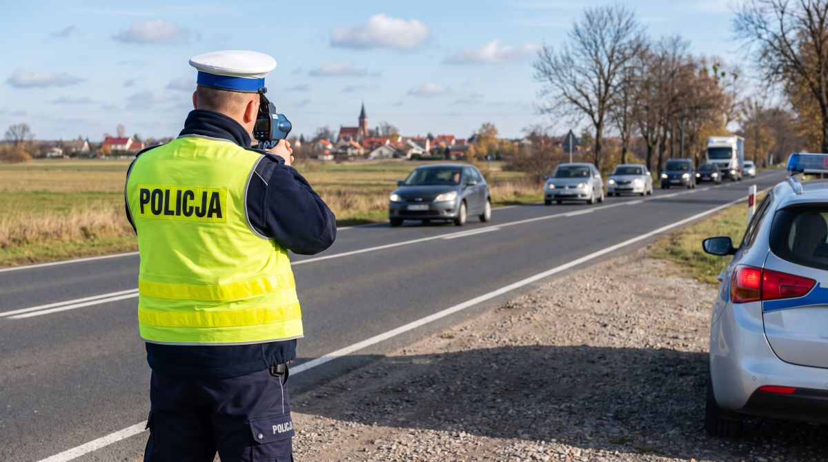 Kierowca ciężarówki na torach: Zignorował czerwone światło, stanie przed sądem
